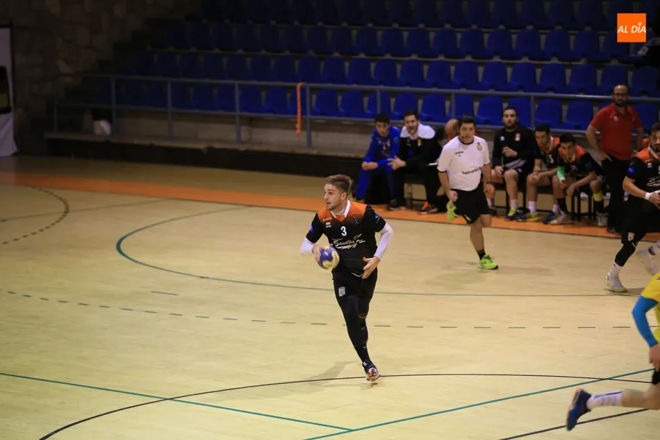 El Autocares Sanalón Ciudad de Salamanca despide el año ante el iKasa Balonmano Madrid