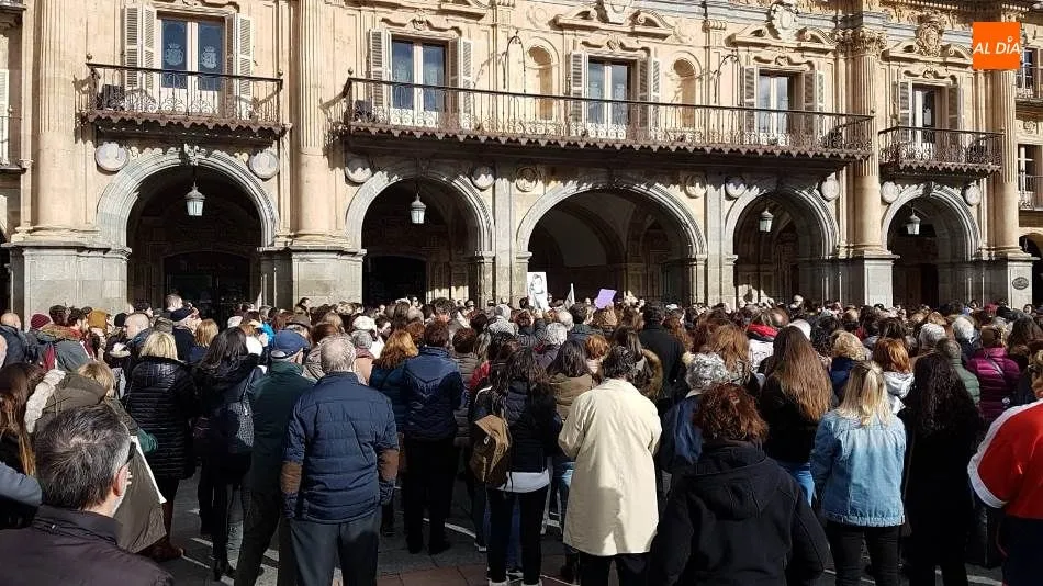 Foto 2 - Emotivo acto de estudiantes de Bellas Artes para recordar a su compa&ntilde;era asesinada