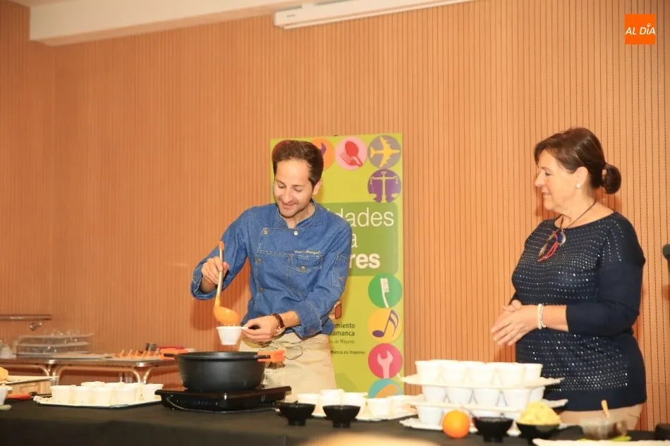 Foto 9 - David Monaguillo comparte sus secretos culinarios con los mayores
