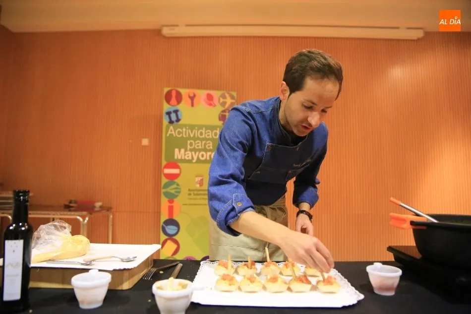 Foto 8 - David Monaguillo comparte sus secretos culinarios con los mayores