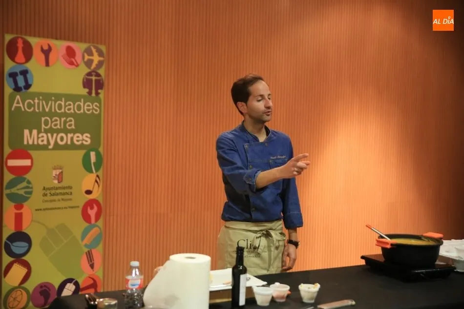 Foto 6 - David Monaguillo comparte sus secretos culinarios con los mayores