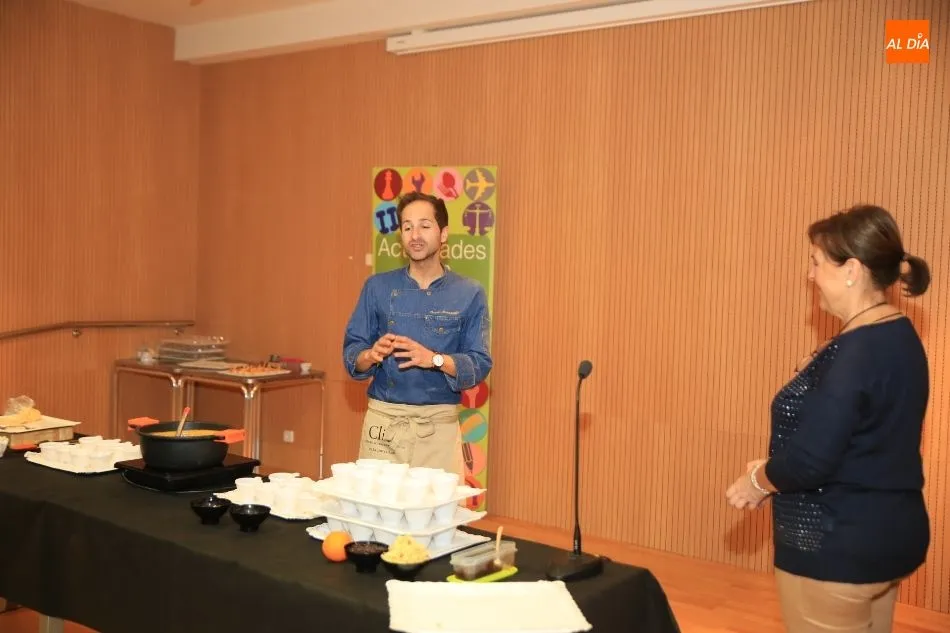 Foto 4 - David Monaguillo comparte sus secretos culinarios con los mayores