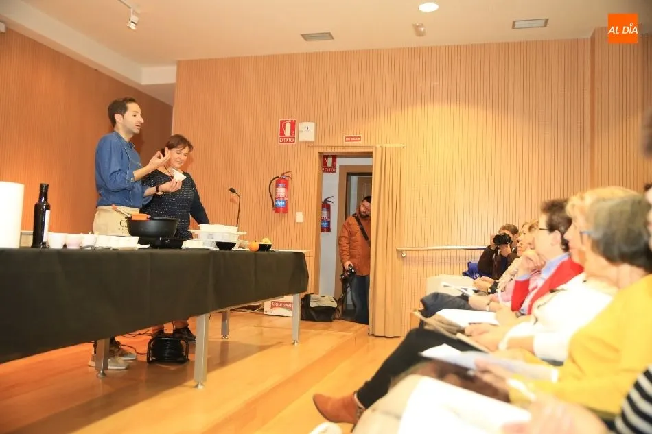 Foto 3 - David Monaguillo comparte sus secretos culinarios con los mayores