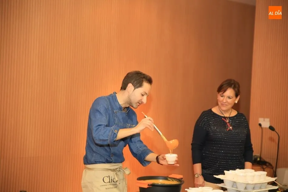 Foto 2 - David Monaguillo comparte sus secretos culinarios con los mayores