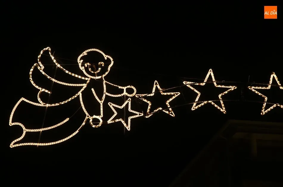 Foto 6 - Empresarios y comerciantes alegran la Navidad con la instalaci&oacute;n de 13 arcos luminosos