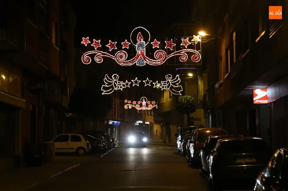 Foto 5 - Empresarios y comerciantes alegran la Navidad con la instalaci&oacute;n de 13 arcos luminosos