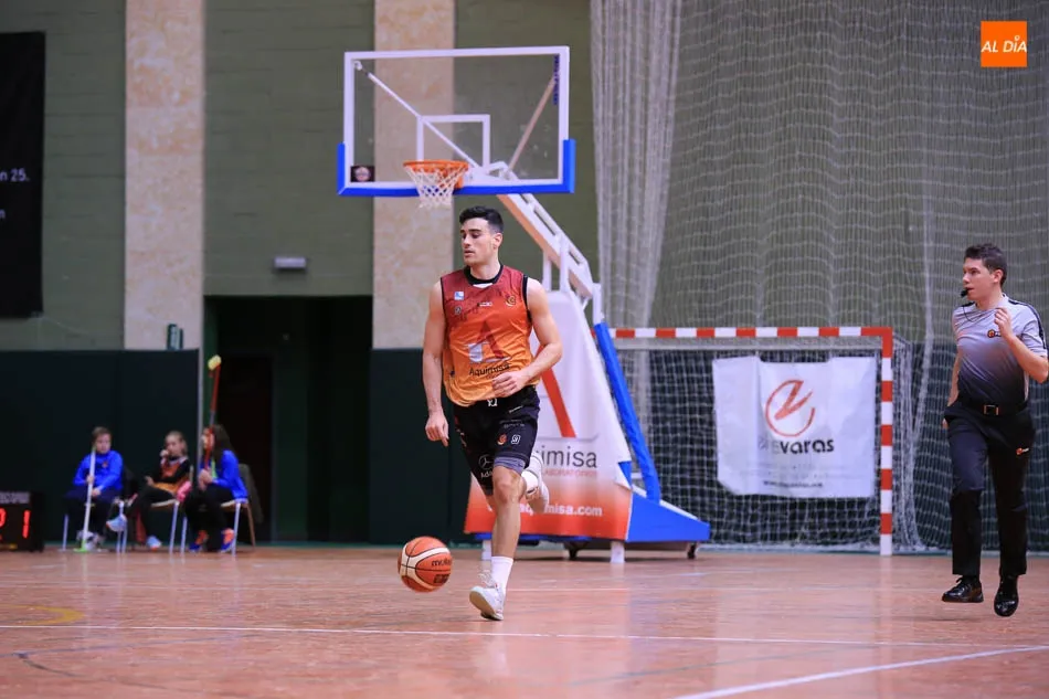 El Aquimisa Carbajosa despide el año en su visita a tierras leonesas