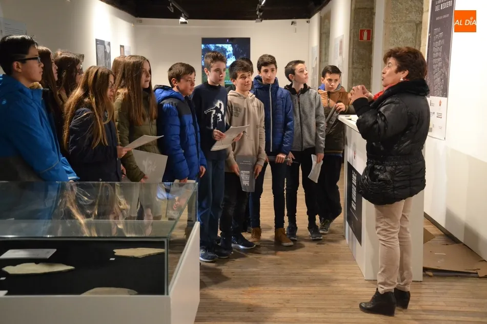 Últimas visitas de escolares por este año a la exposición sobre pizarras  