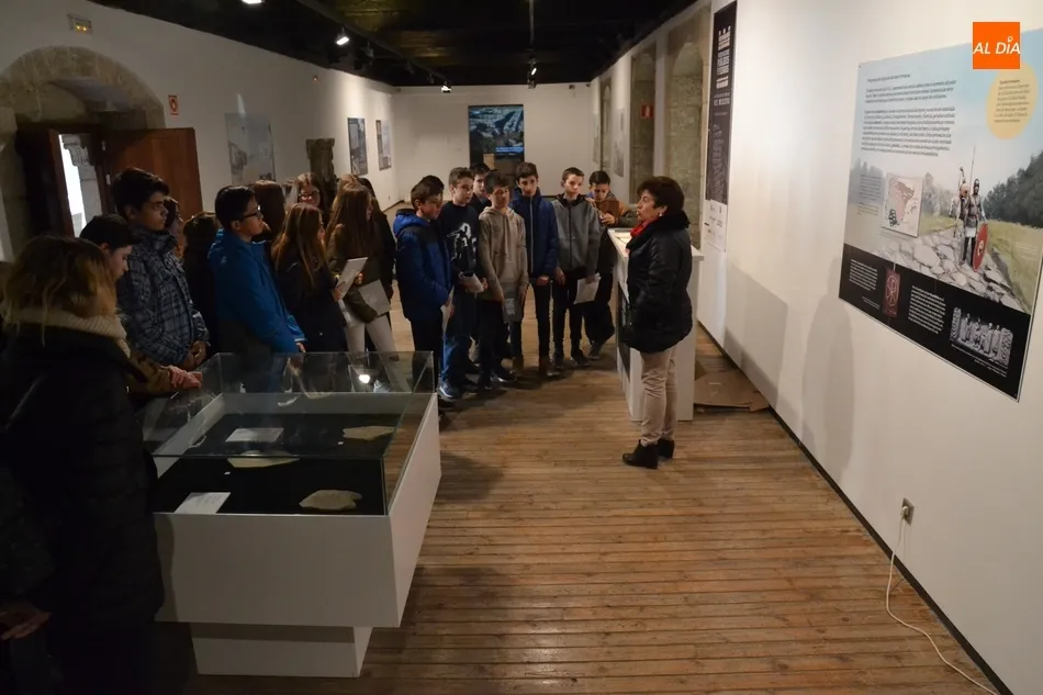 Foto 4 - &Uacute;ltimas visitas de escolares por este a&ntilde;o a la exposici&oacute;n sobre pizarras  