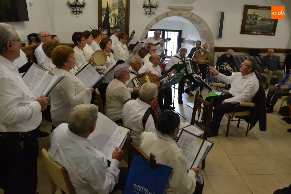 La Rondalla Aires del Águeda prosigue en el Hospital de la Pasión con su ronda de actuaciones  