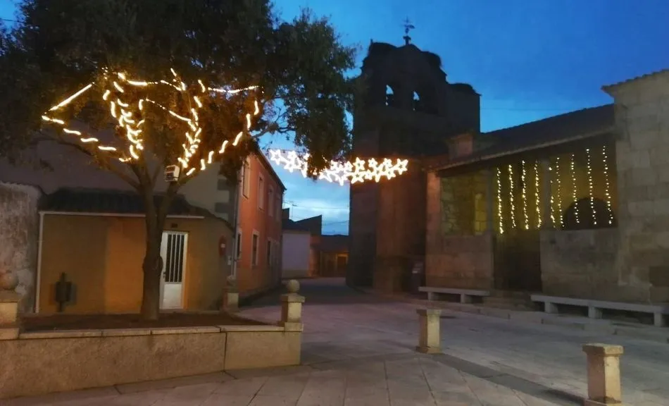 El Ayuntamiento de Almendra felicita la Navidad a sus vecinos  