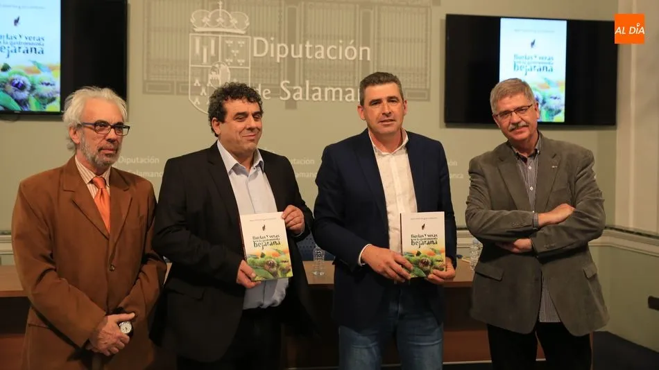 Los hermanos Sánchez Paso, junto al diputado Julián Barrera y el director del IDES, Juan Francisco Blanco. Foto: Alberto Martín