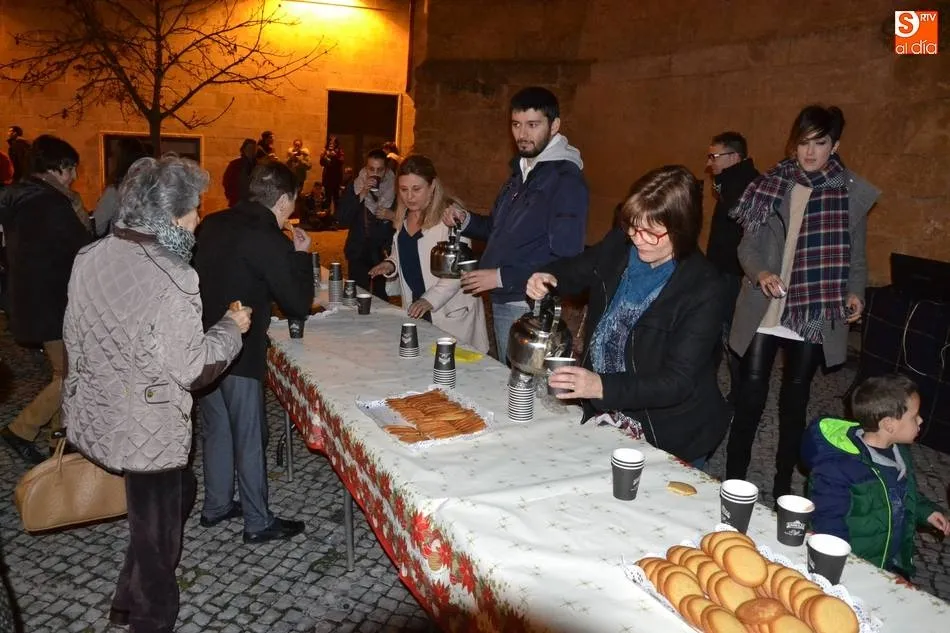 Imagen de la chocolatada del año pasado junto al Convento de San Francisco