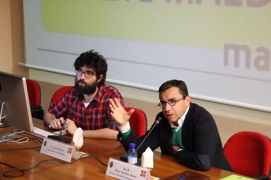 Foto 3 - Julio Montes analizado las diferencias entre&nbsp;fake news&nbsp;y desinformaci&oacute;n en la Upsa  
