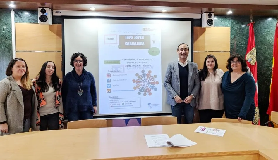 Presentación en el Ayuntamiento del nuevo boletín informativo dirigido a los jóvenes