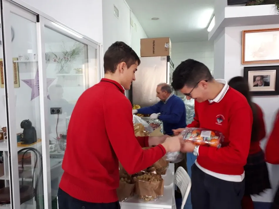 Foto 4 - El colegio Padres Trinitarios colabora en el Comedor de los Pobres de Salamanca  