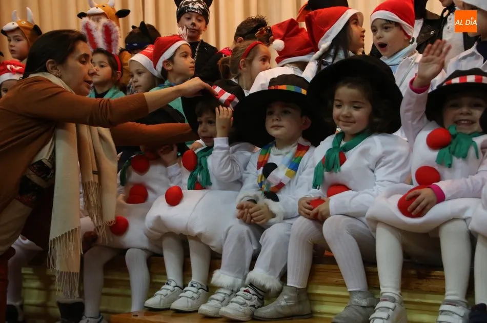 Foto 11 - Primeras actuaciones navide&ntilde;as en el Colegio Santa Isabel