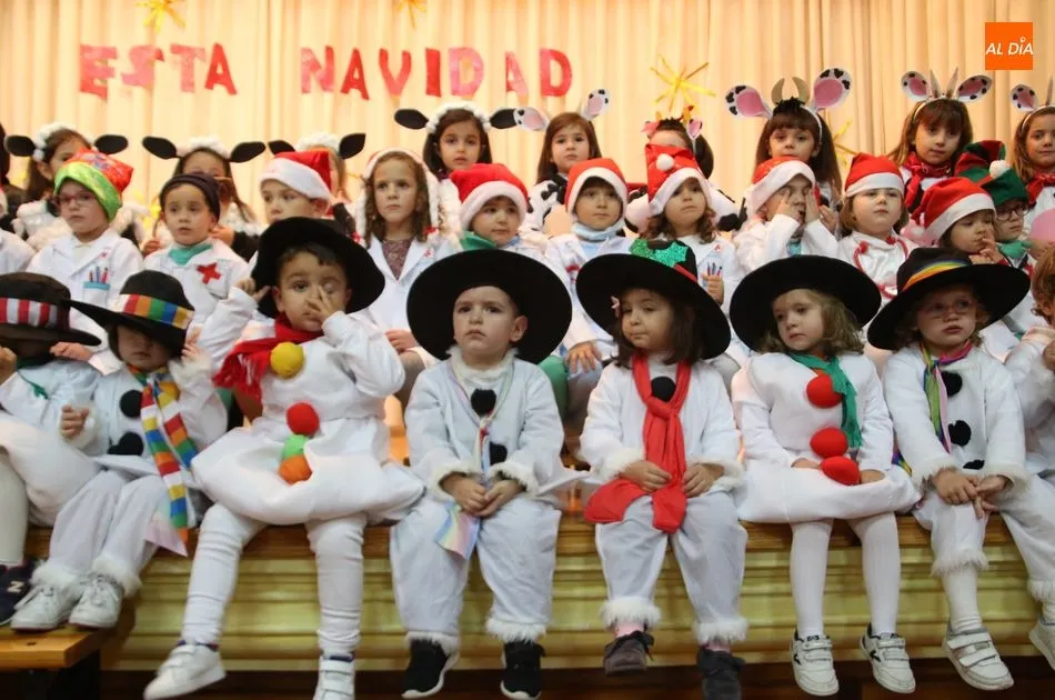 Foto 9 - Primeras actuaciones navide&ntilde;as en el Colegio Santa Isabel