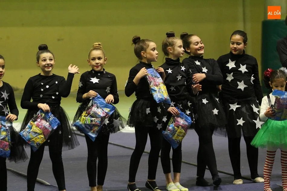 Foto 9 - La escuela de gimnasia r&iacute;tmica baila a ritmo de villancico