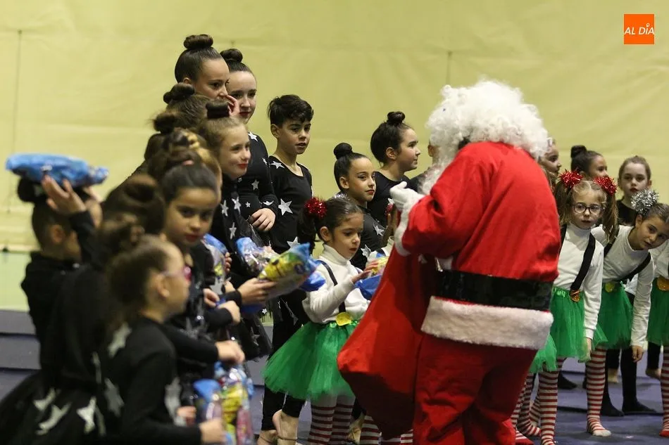 Foto 8 - La escuela de gimnasia r&iacute;tmica baila a ritmo de villancico