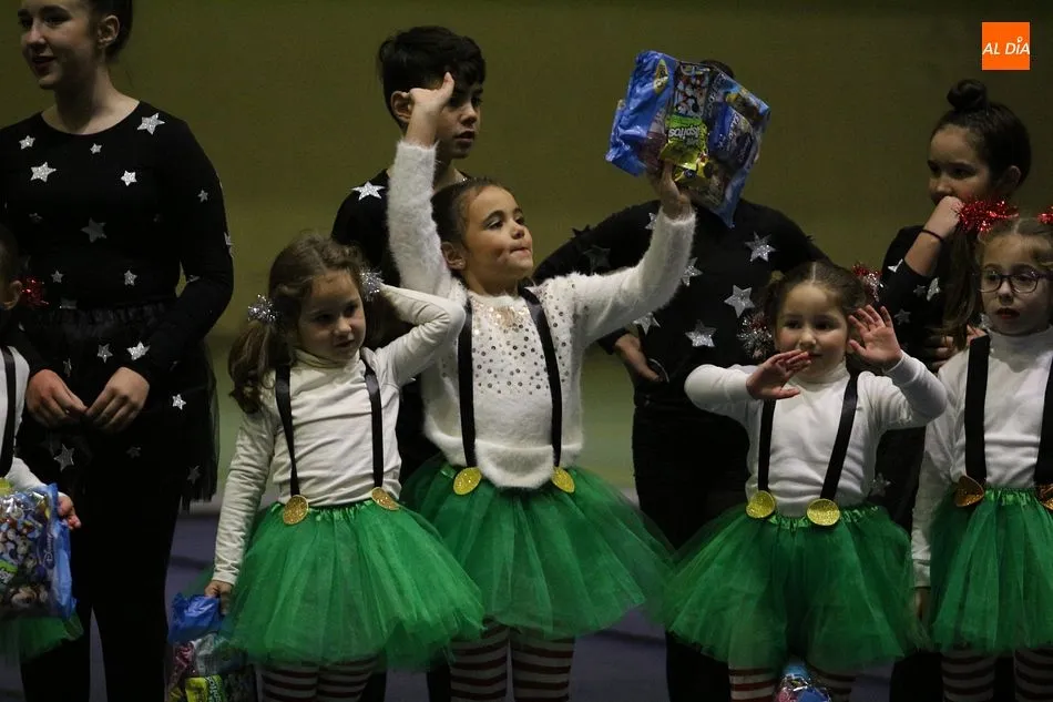 Foto 5 - La escuela de gimnasia r&iacute;tmica baila a ritmo de villancico