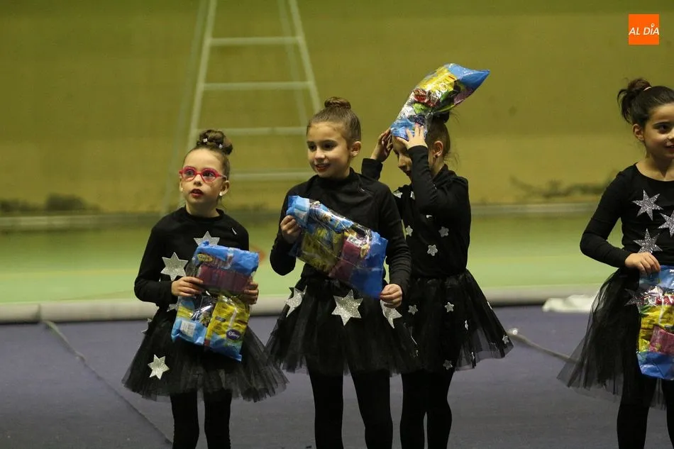 Foto 3 - La escuela de gimnasia r&iacute;tmica baila a ritmo de villancico