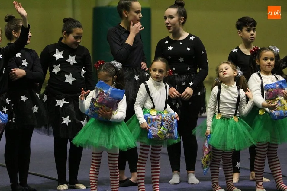 Foto 2 - La escuela de gimnasia r&iacute;tmica baila a ritmo de villancico
