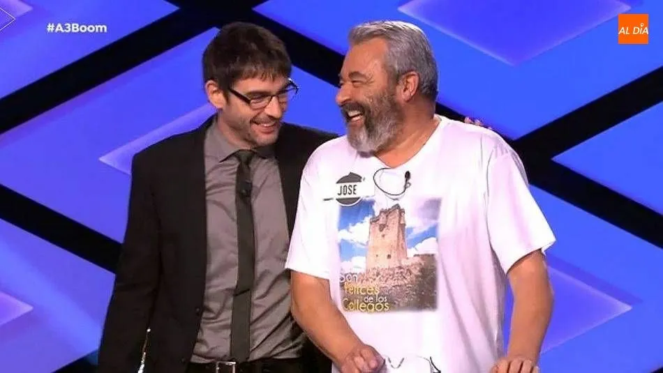 José Pinto y el presentador de Boom en una imagen del programa