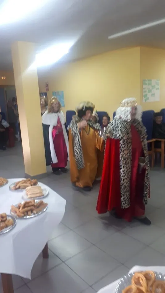 Foto 4 - Los usuarios de la residencia de Masueco &lsquo;montan el Bel&eacute;n&rsquo;  