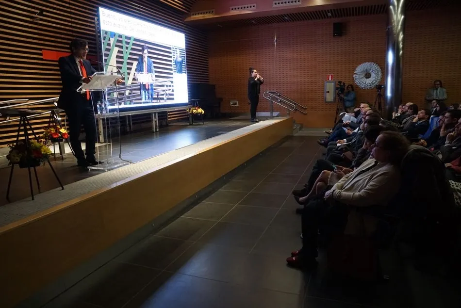 Foto 2 - Fundaci&oacute;n ONCE otorga una beca a un estudiante con discapacidad de la Universidad de Salamanca  