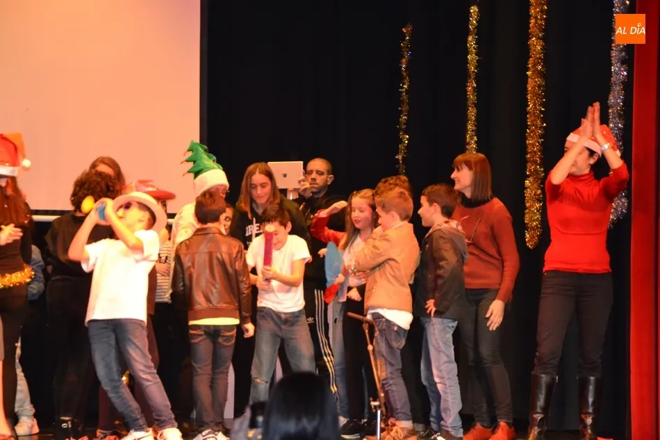 Foto 2 - Mucha m&uacute;sica en las funciones de Misioneras-Santa Teresa, incluido un &lsquo;Villancicovisi&oacute;n&rsquo;  