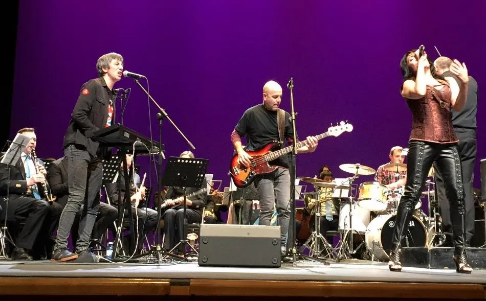 Foto 2 - Lleno en el concierto de Back to the Covers junto a la Banda Municipal de M&uacute;sica de Pinto  