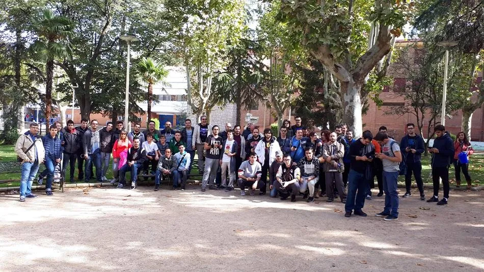 Jugadores de Pokemon Go De Salamanca en el parque de la Alamedilla