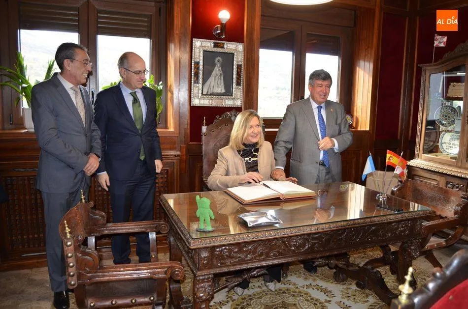 El plan se presentó en el Ayuntamiento con la presencia de la consejera de Economía y Hacienda, Pilar del Olmo