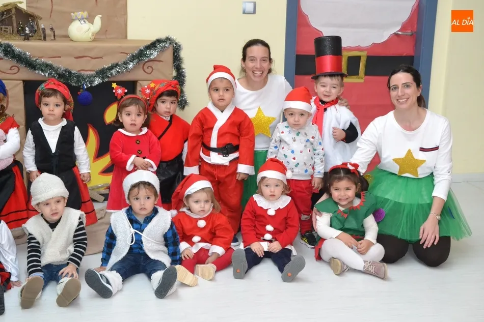 Foto 9 - Los disfraces de pastores y Pap&aacute; Noel dominan en la fiesta navide&ntilde;a de la Escuela Infantil  