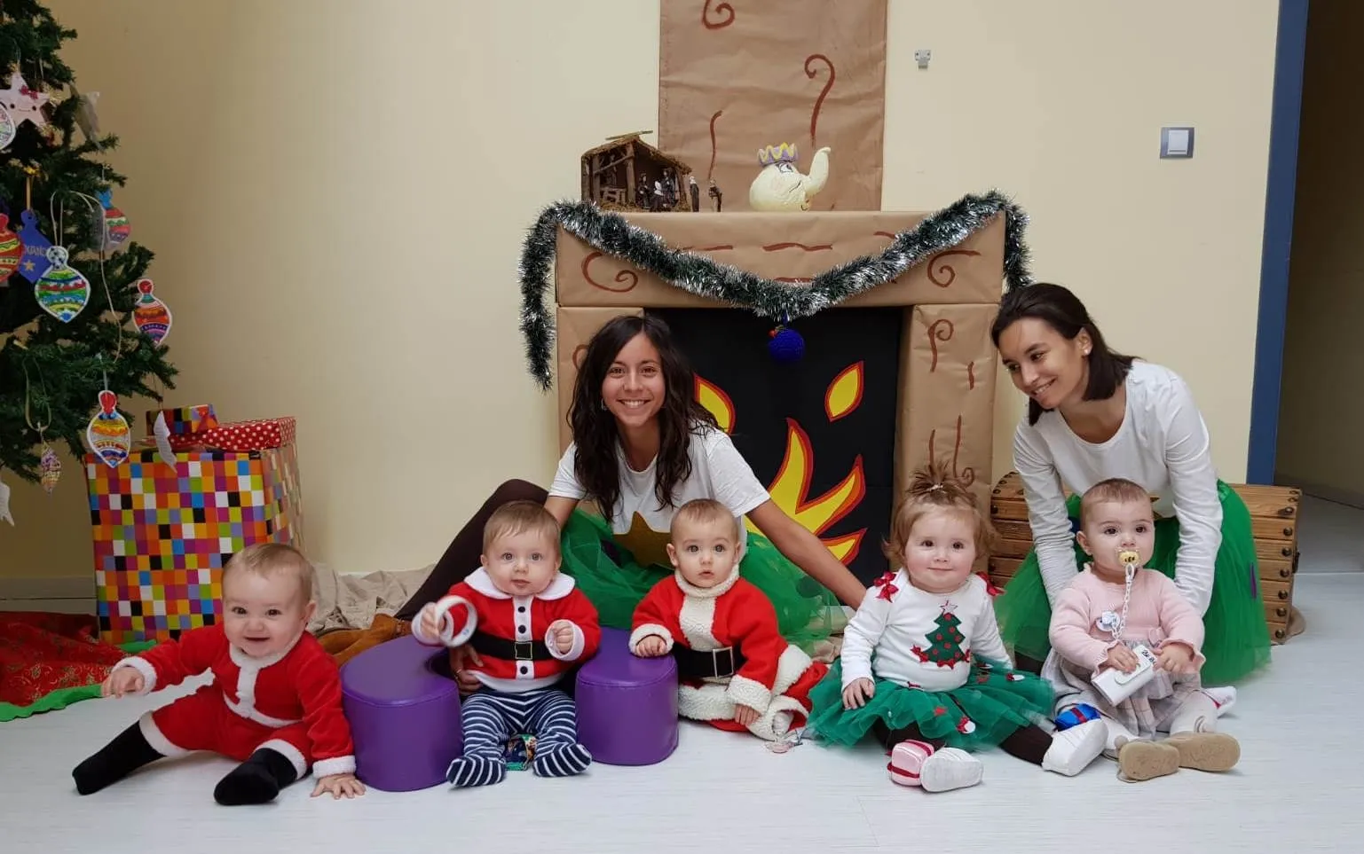 Foto 3 - Los disfraces de pastores y Pap&aacute; Noel dominan en la fiesta navide&ntilde;a de la Escuela Infantil  