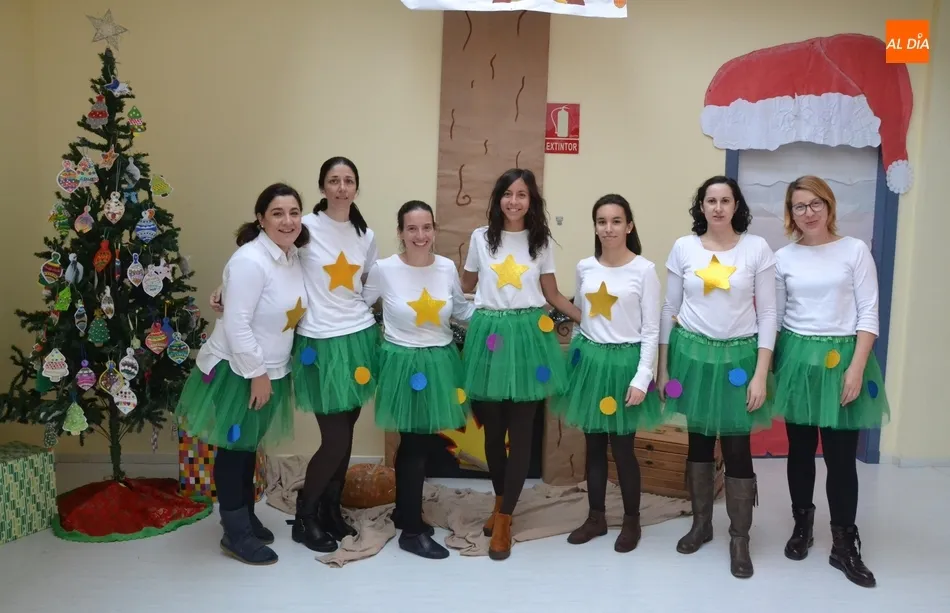 Foto 2 - Los disfraces de pastores y Pap&aacute; Noel dominan en la fiesta navide&ntilde;a de la Escuela Infantil  