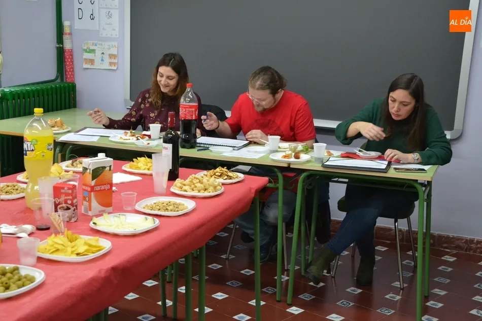 Foto 7 - La Escuela de Adultos remata el trimestre con su habitual jornada de convivencia  