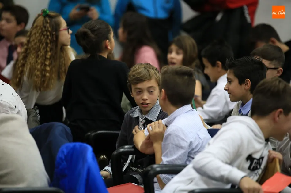 Foto 9 - Alumnos y docentes del colegio Antonio Machado celebran un Festival de Navidad m&aacute;gico