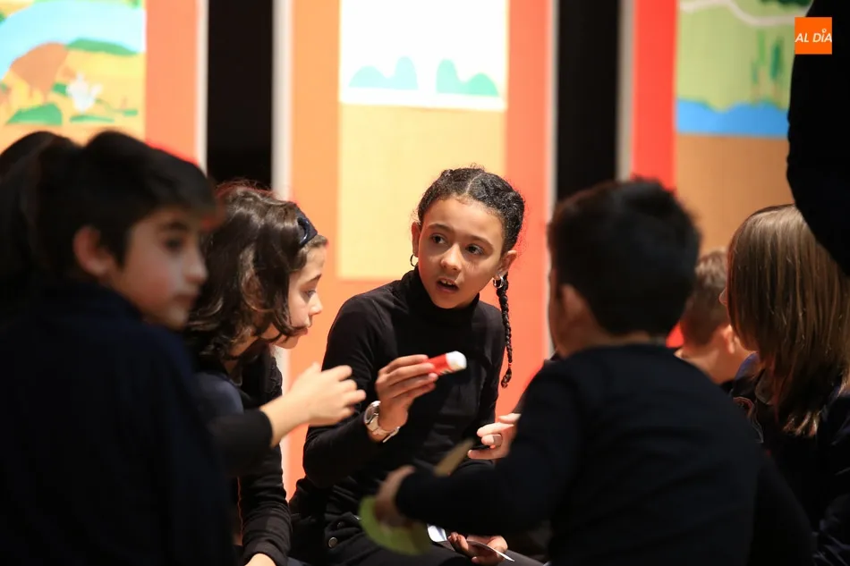 Foto 8 - Alumnos y docentes del colegio Antonio Machado celebran un Festival de Navidad m&aacute;gico