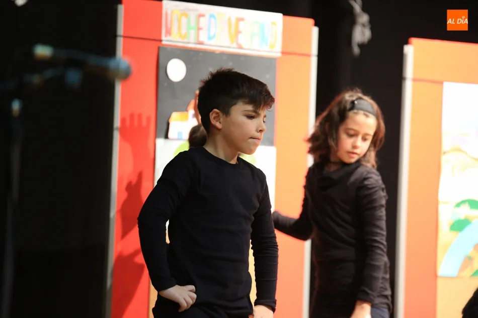 Foto 6 - Alumnos y docentes del colegio Antonio Machado celebran un Festival de Navidad m&aacute;gico