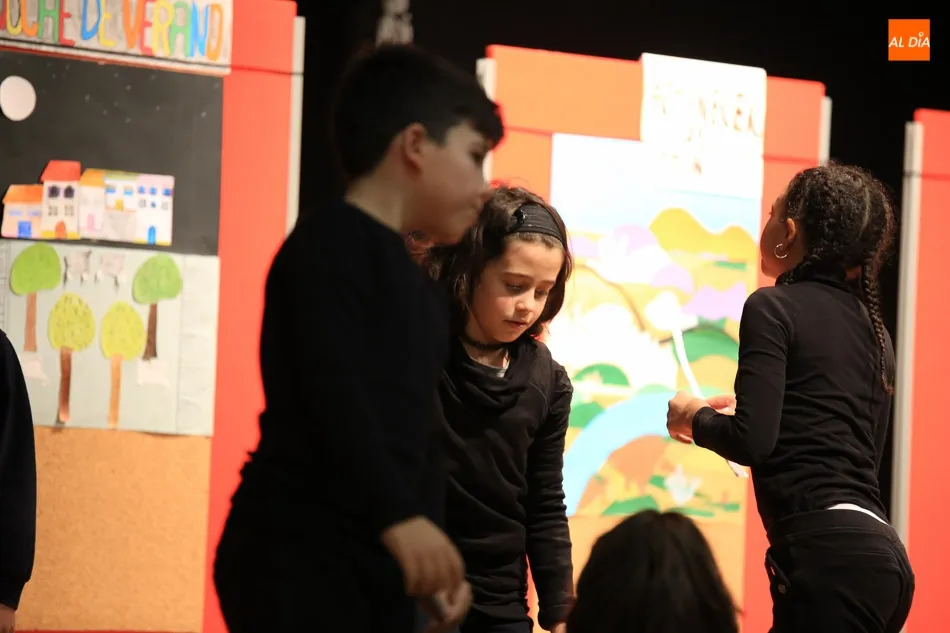 Foto 5 - Alumnos y docentes del colegio Antonio Machado celebran un Festival de Navidad m&aacute;gico