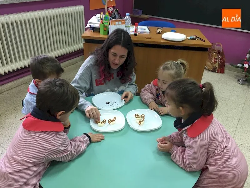 Los más pequeños del Colegio Trinitarios se divierten mediante un taller de cocina