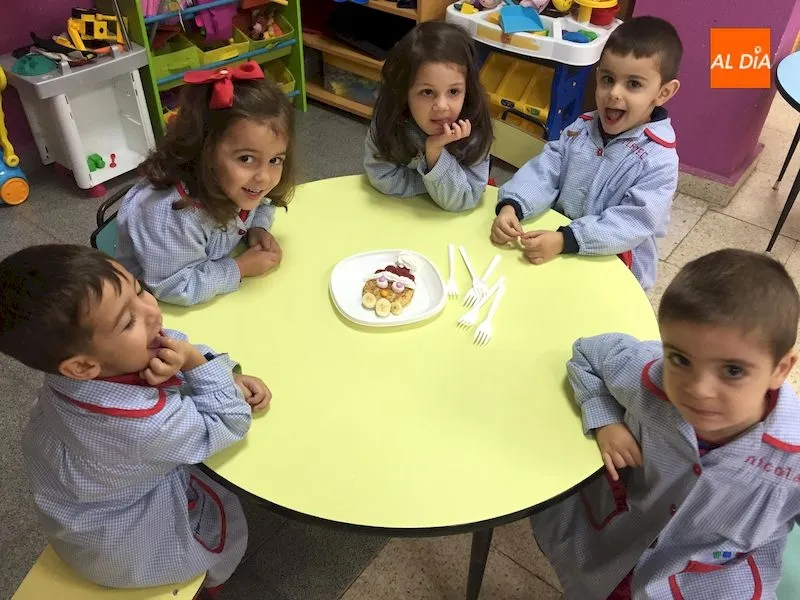 Foto 9 - Los m&aacute;s peque&ntilde;os del Colegio Trinitarios se divierten mediante un taller de cocina
