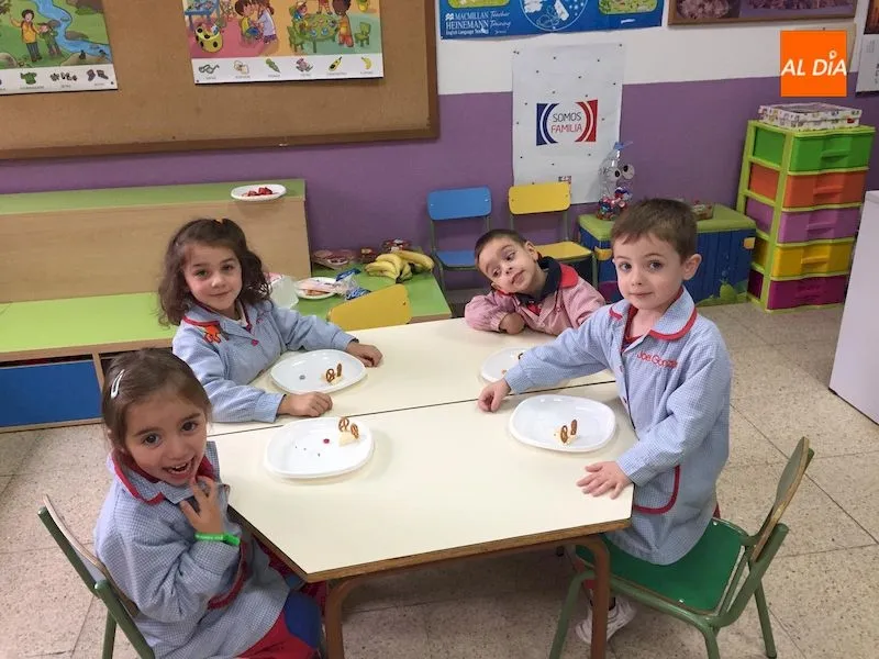 Foto 7 - Los m&aacute;s peque&ntilde;os del Colegio Trinitarios se divierten mediante un taller de cocina