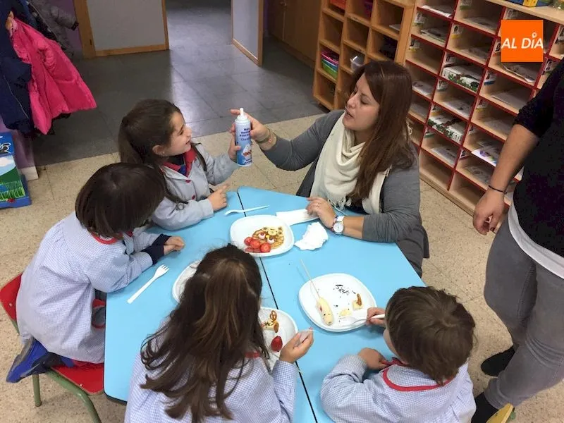 Foto 6 - Los m&aacute;s peque&ntilde;os del Colegio Trinitarios se divierten mediante un taller de cocina