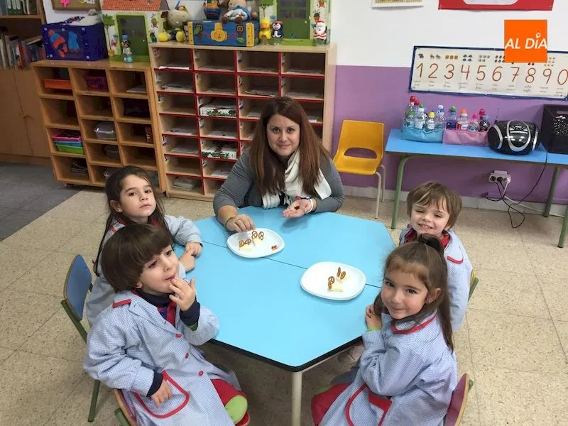 Foto 5 - Los m&aacute;s peque&ntilde;os del Colegio Trinitarios se divierten mediante un taller de cocina