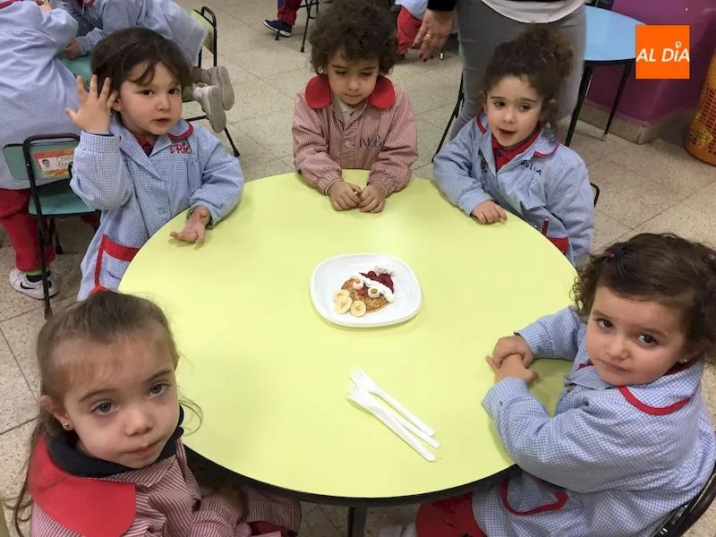 Foto 3 - Los m&aacute;s peque&ntilde;os del Colegio Trinitarios se divierten mediante un taller de cocina