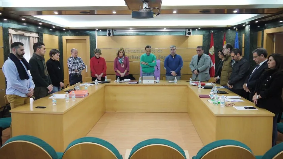 Al iniciar el pleno se guardó un minuto de silencio en memoria de la joven Laura Luelmo