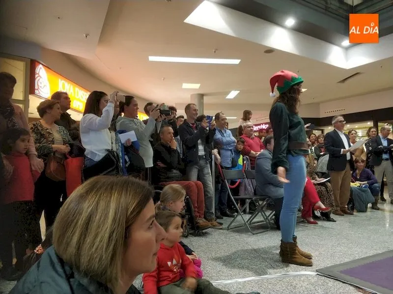 Foto 6 - El Centro Comercial El Tormes entrega los premios de su III Certamen de Villancicos